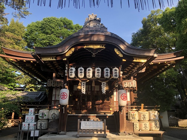 変わった参拝方法の拝殿京都・安井金比羅宮