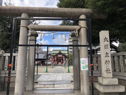 南北ラインが敷津松之宮・東西ラインが大国主神社の変わった造り