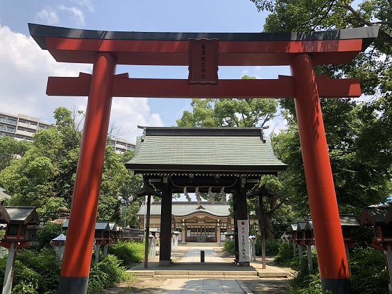 大阪香具波志神社　朱の大鳥居が目印の神社