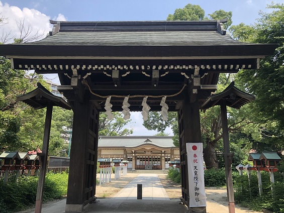 阪神大震災での全壊から復興した「香具波志神社」の歴史　神門