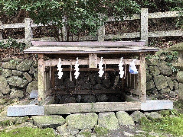 枚岡神社　白水井
