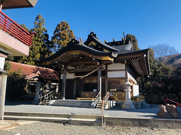 京都九頭竜大社社殿を9回まわる『お千度』でご利益を授かる