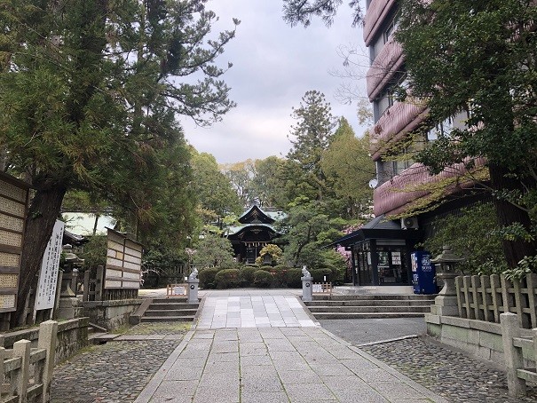 京都　岡崎神社　駐車場