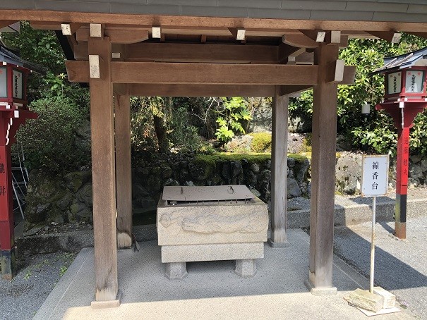 京都九頭竜大社社殿を9回まわる『お千度』でご利益を授かる