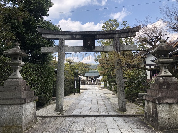 全国から妊婦さんが参拝する「わら天神宮」京都十六社朱印めぐり