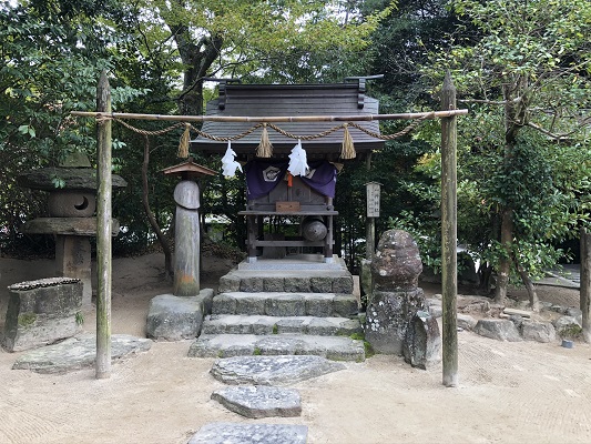 八重垣神社　山神神社にチン座する男のシンボル