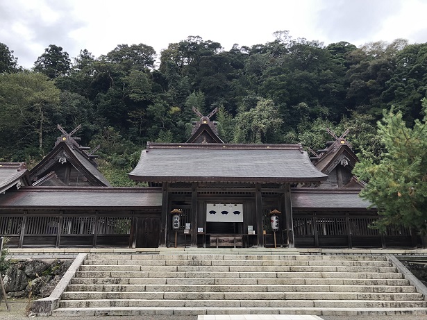 三殿並立の大社造り佐太神社