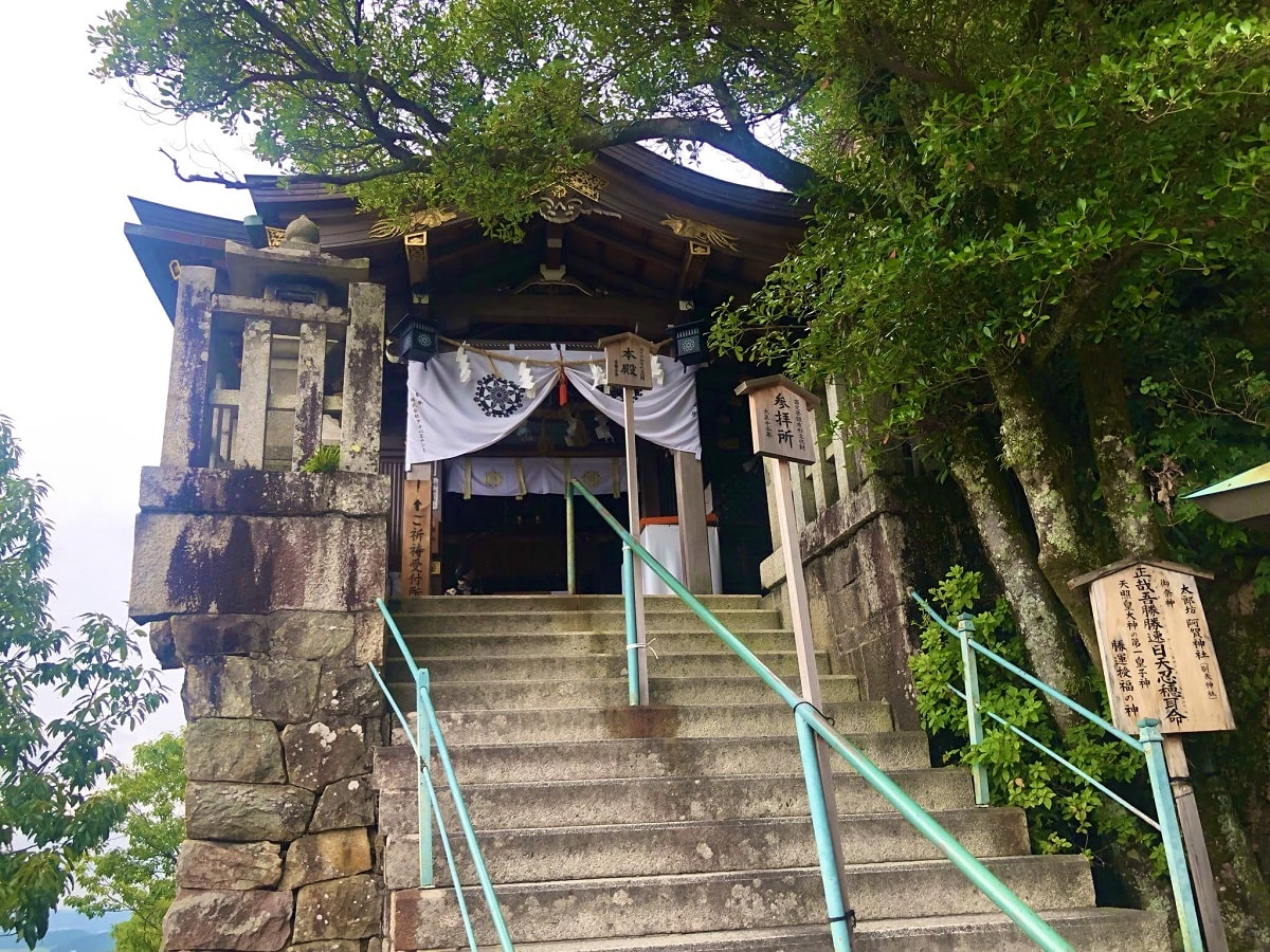 太郎坊宮　阿賀神社