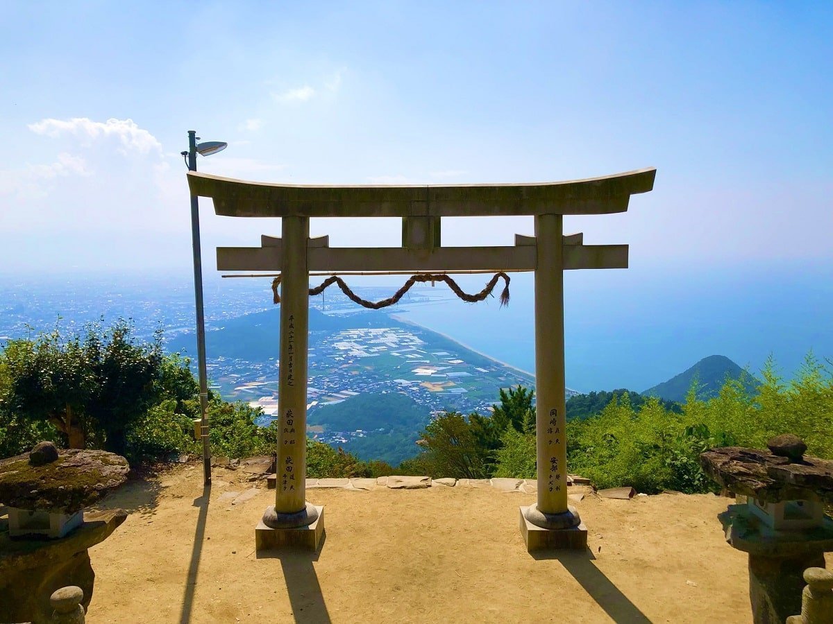 【香川・高屋神社】天空の鳥居は日本一の金運パワースポット