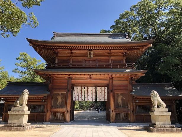 大山祇神社　総門全てヒノキで再建された総門