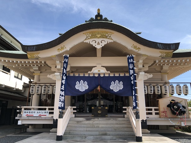 岡山神社岡山城の守護する岡山神社拝殿