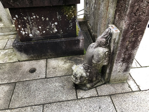 伊奈波神社　逆さ狛犬