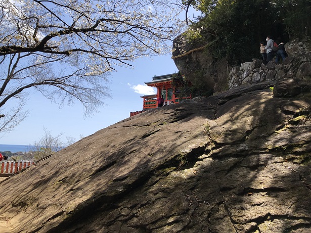 【和歌山県・神倉神社】熊野信仰発祥の地で体感する神秘のパワースポット新宮市街と熊野灘を一望する絶景