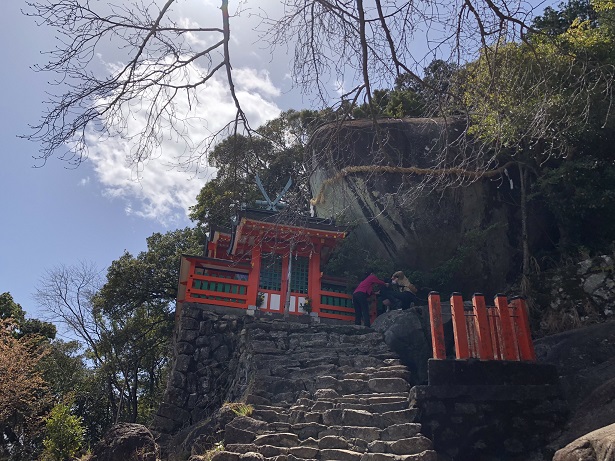 【和歌山県・神倉神社】熊野信仰発祥の地で体感する神秘のパワースポット御神体「ゴトビキ岩」