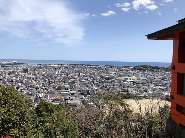 【和歌山県・神倉神社】熊野信仰発祥の地で体感する神秘のパワースポット新宮市街と熊野灘を一望する絶景