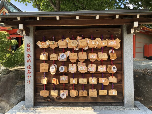 【大阪・豊中稲荷神社】高校野球発祥の地でご利益を授かる野球ボール型の絵馬