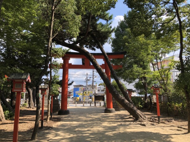 【大阪・豊中稲荷神社】高校野球発祥の地でご利益を授かる静寂境内と朱色の鳥居